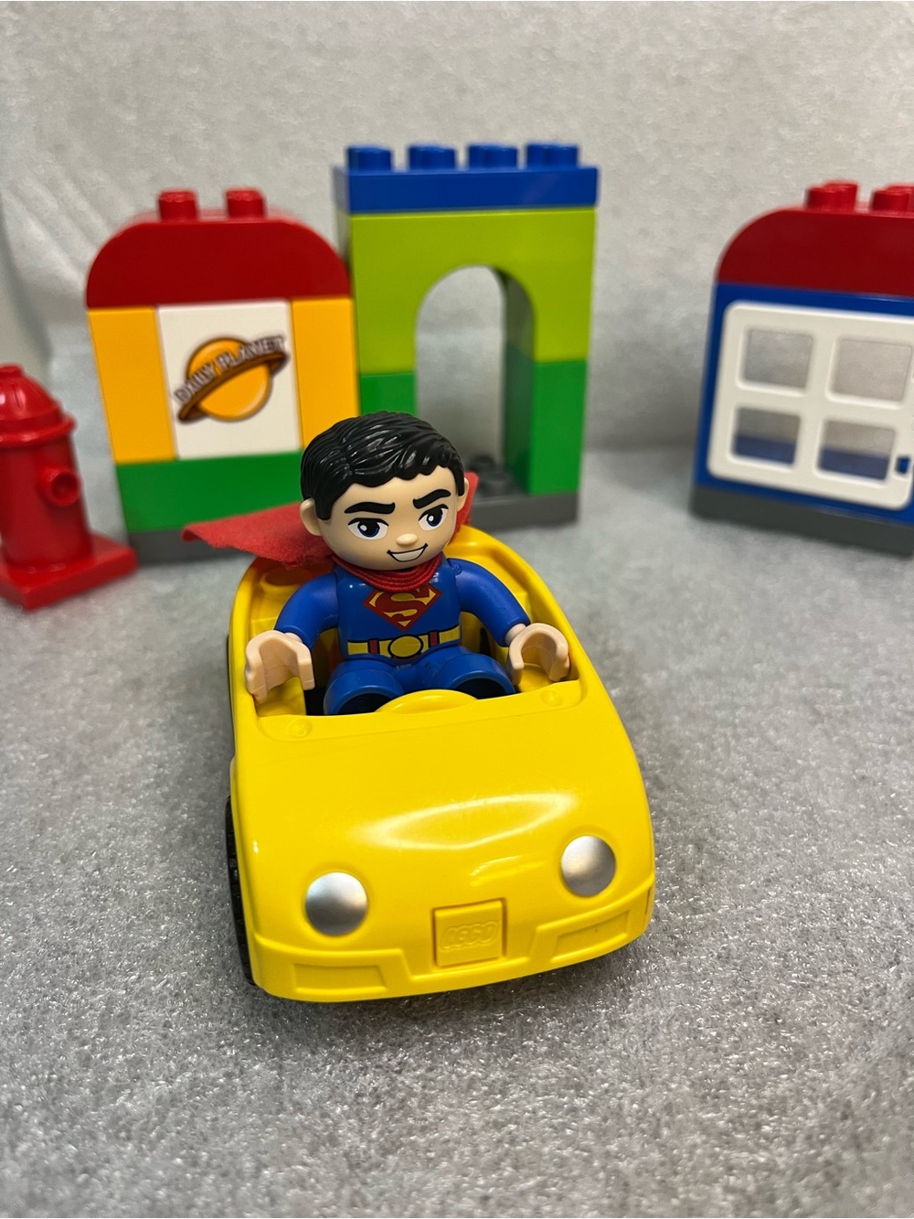 RETIRED SET - LEGO Duplo Complete set Superhero Minifigure + Yellow car & Decor